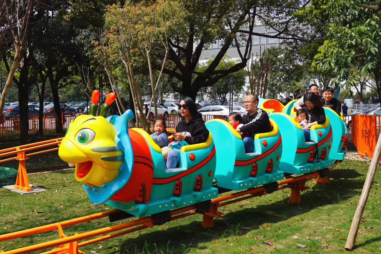 兒童游樂車注重安全性