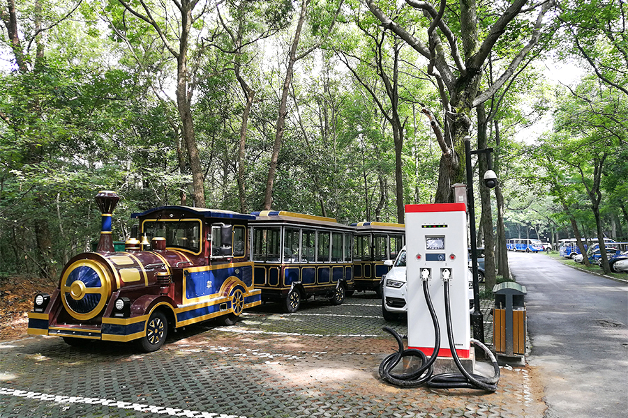 封閉式20座典雅大型無軌觀光列車
